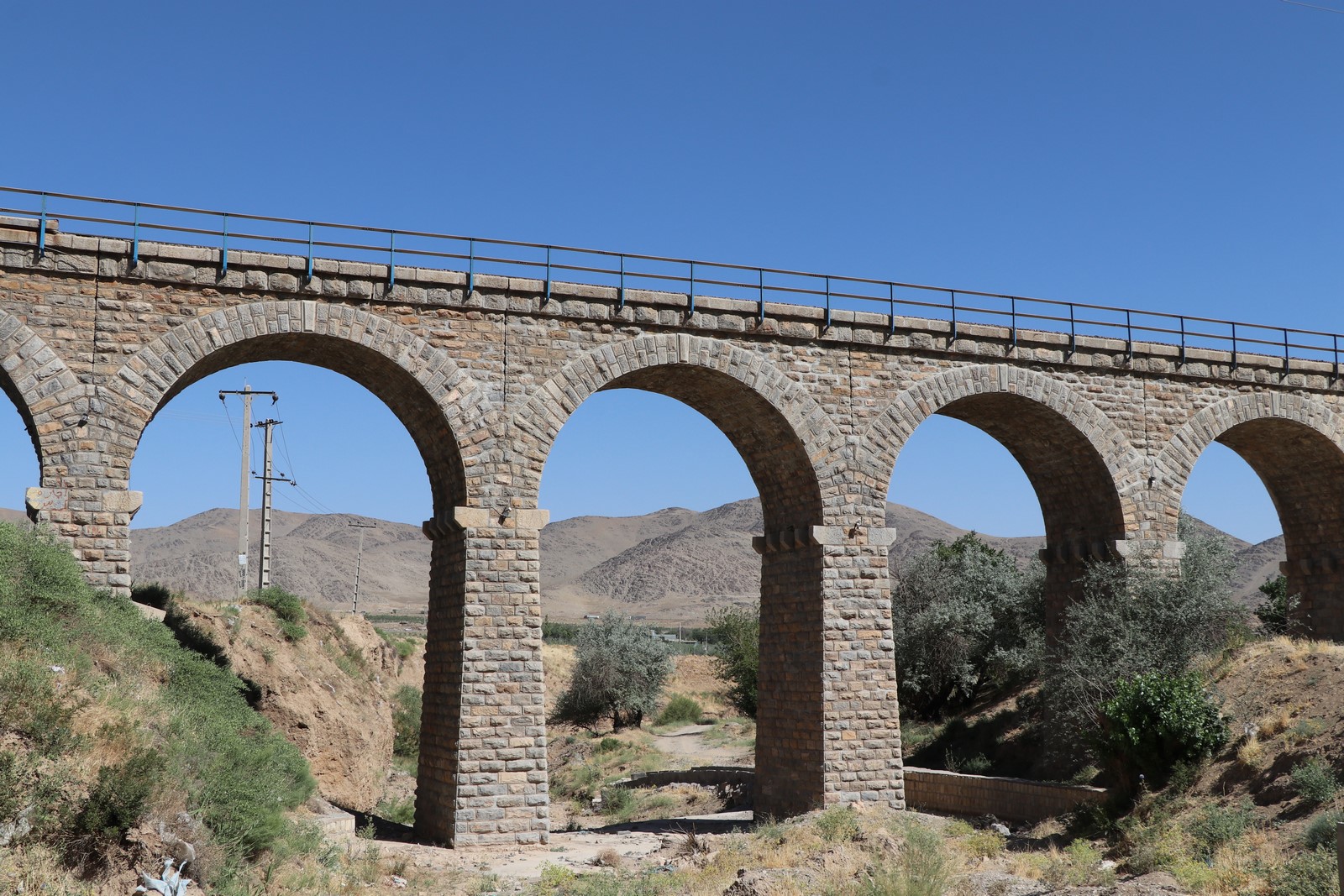 پل تاریخی ضامنجان در مسیر راه‌آهن سراسری